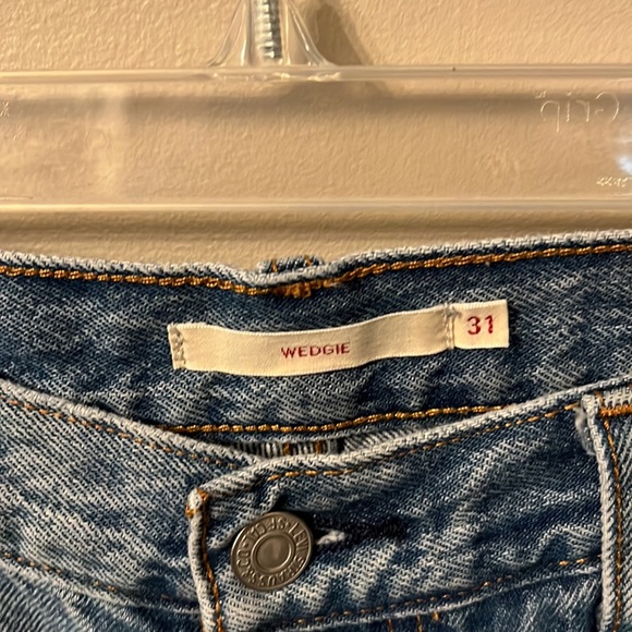 Levi’s Wedgie Jean - 31 - Picture 3 of 3